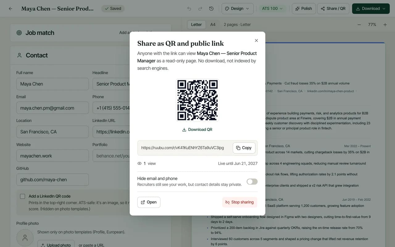 Ein scannbarer QR-Code, der auf eine saubere, schreibgeschützte öffentliche Lebenslauf-Seite verweist, die sich auf jedem Handy öffnet